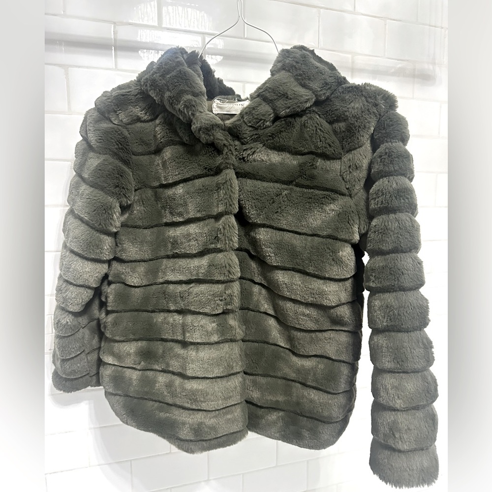 Kids 7-8 yo faux fur jacket in green